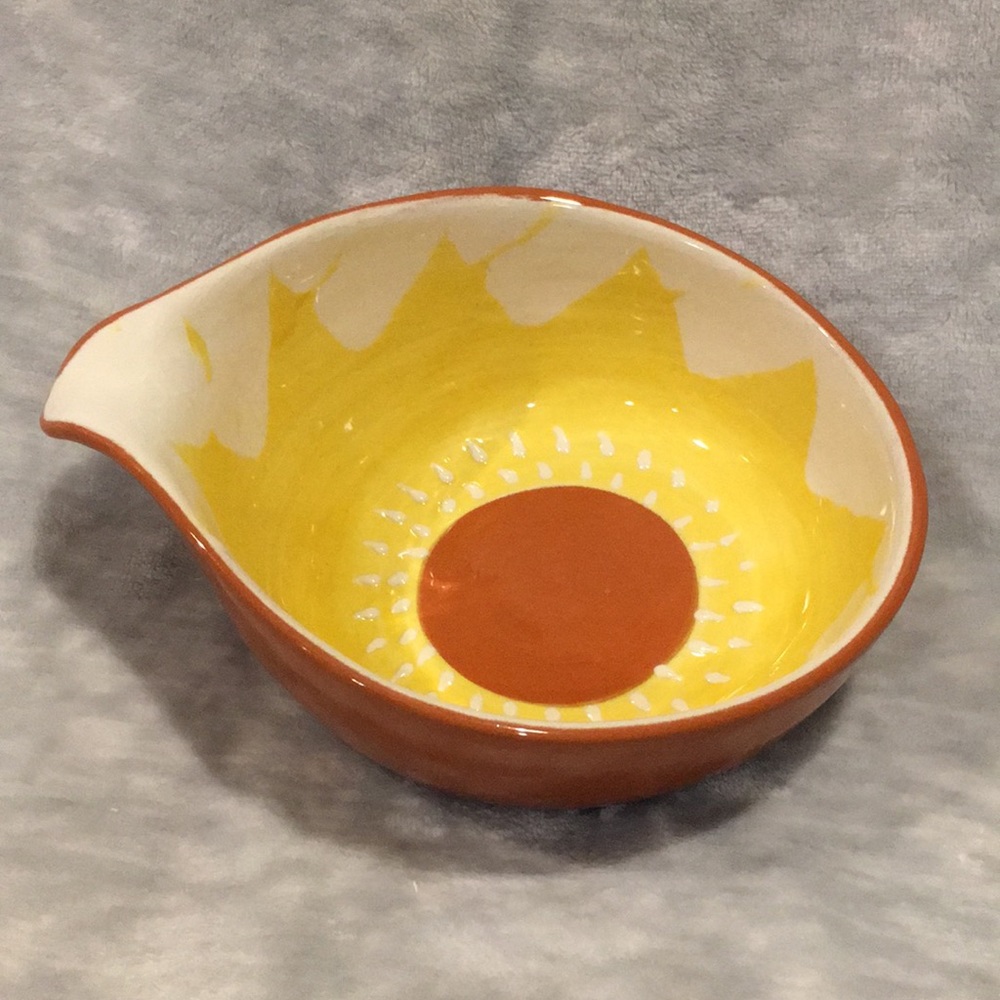 Crate & Barrel Sunflower Juicing Bowl glazed Ceramic Portugal NWT 7.5”x6.5”